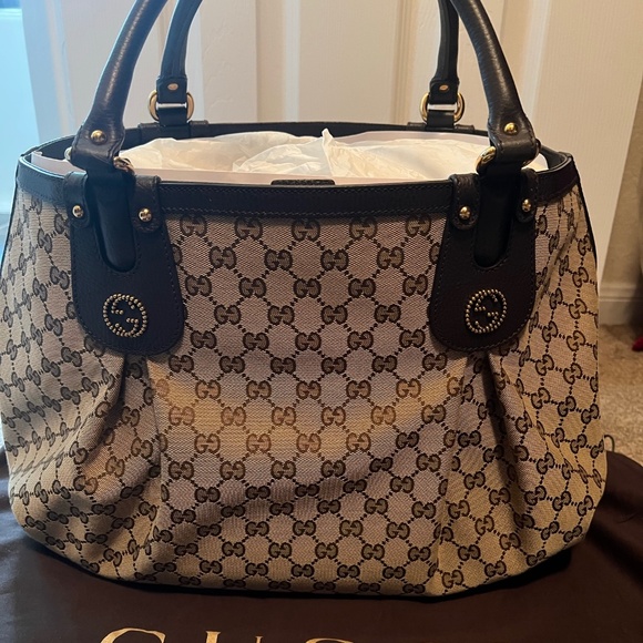 Gucci Handbags - Gucci tote bag